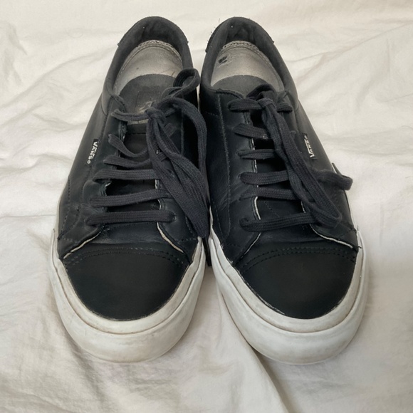 Black Leather Vans Women’s size 7 - Picture 4 of 8